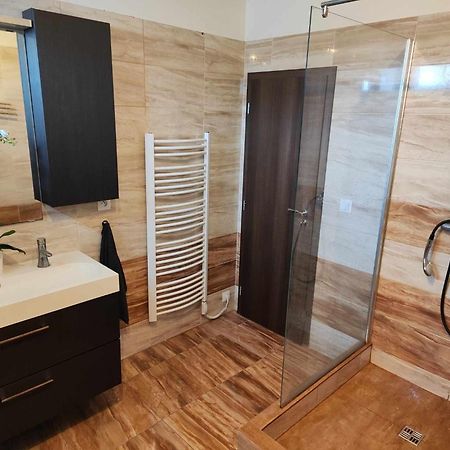 Appartamento Apartman Dominika Rovinka Esterno foto
